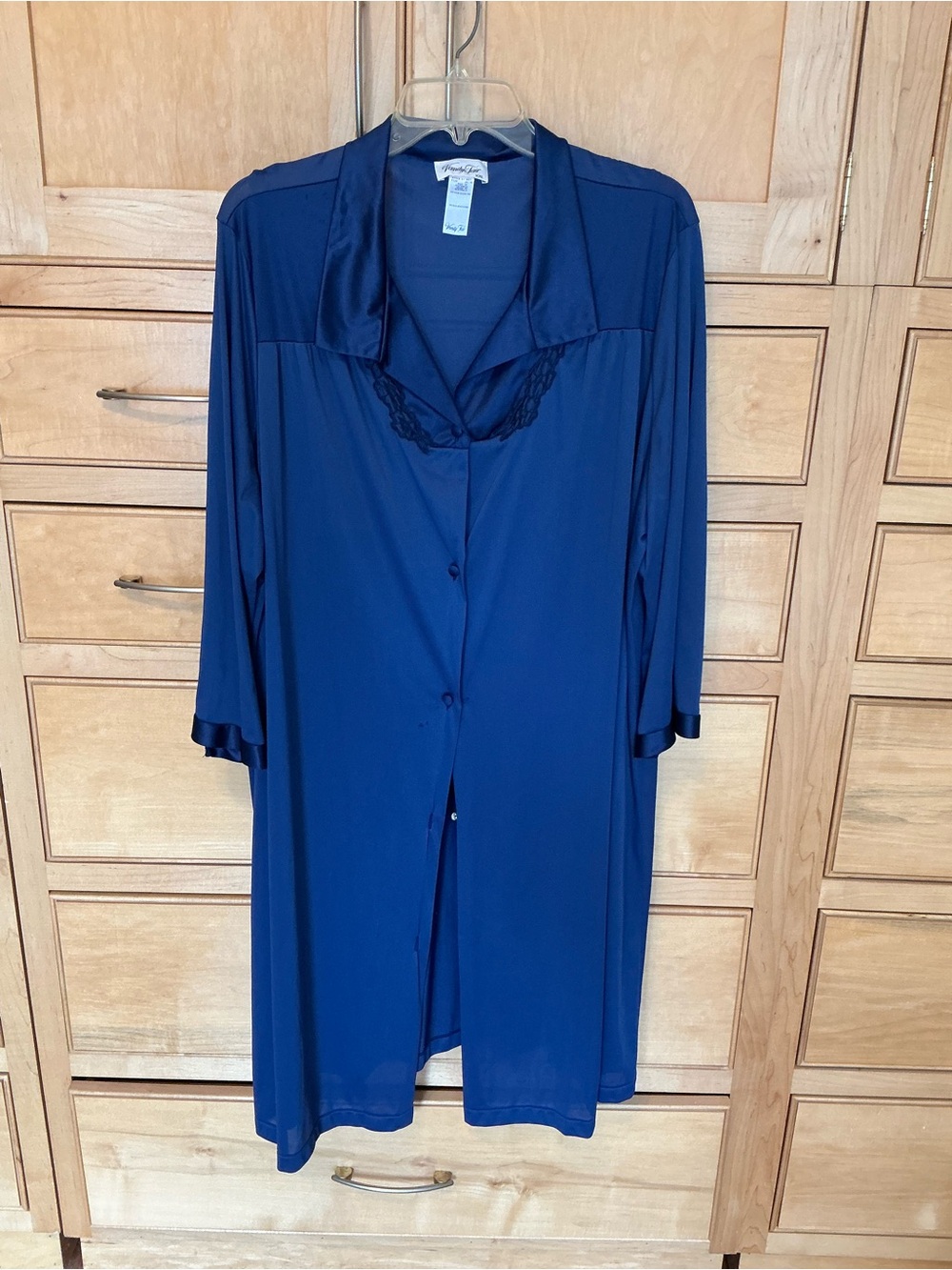 Vanity Fair Navy ROBE WOMEN’S XXL 6 button long sleeve 2 pockets